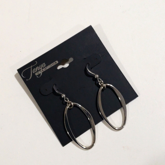 Elegant Silver tone Oval Hoop 2-inch Drop Earrings - Women's Fashion Jewelry - Picture 4 of 10